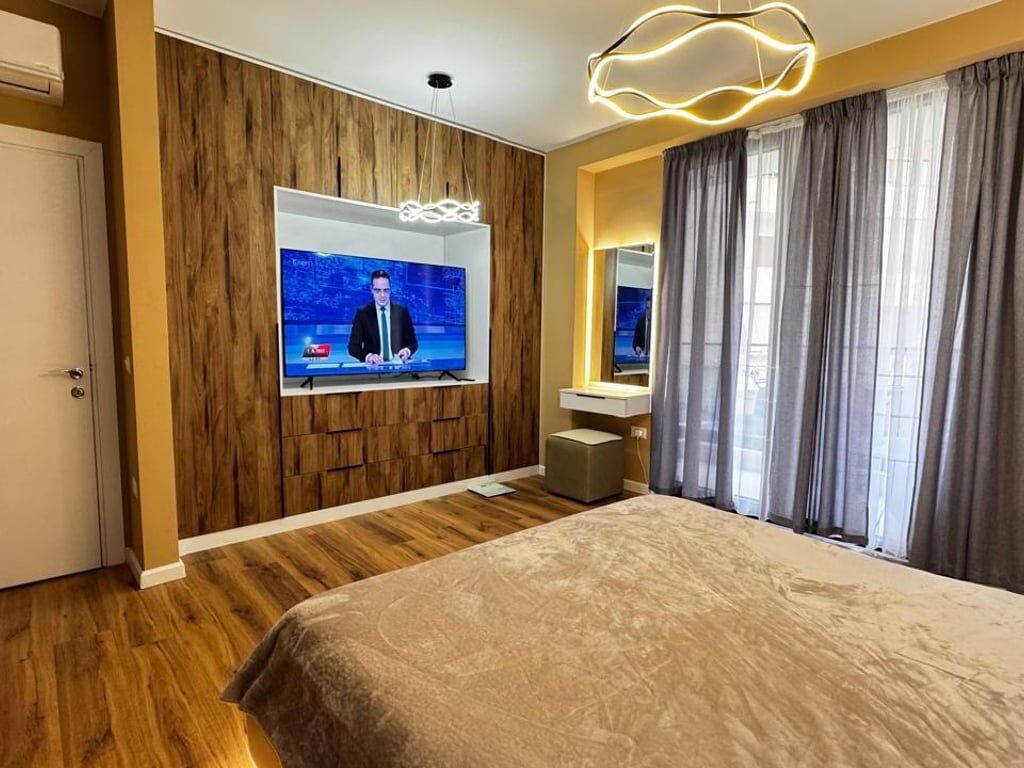 Jepet me qera apartament 2+1 Te Ish Fusha e Aviacionit 750 euro