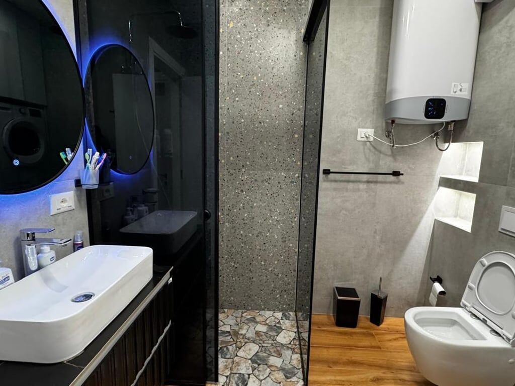 Jepet me qera apartament 2+1 Te Ish Fusha e Aviacionit 750 euro