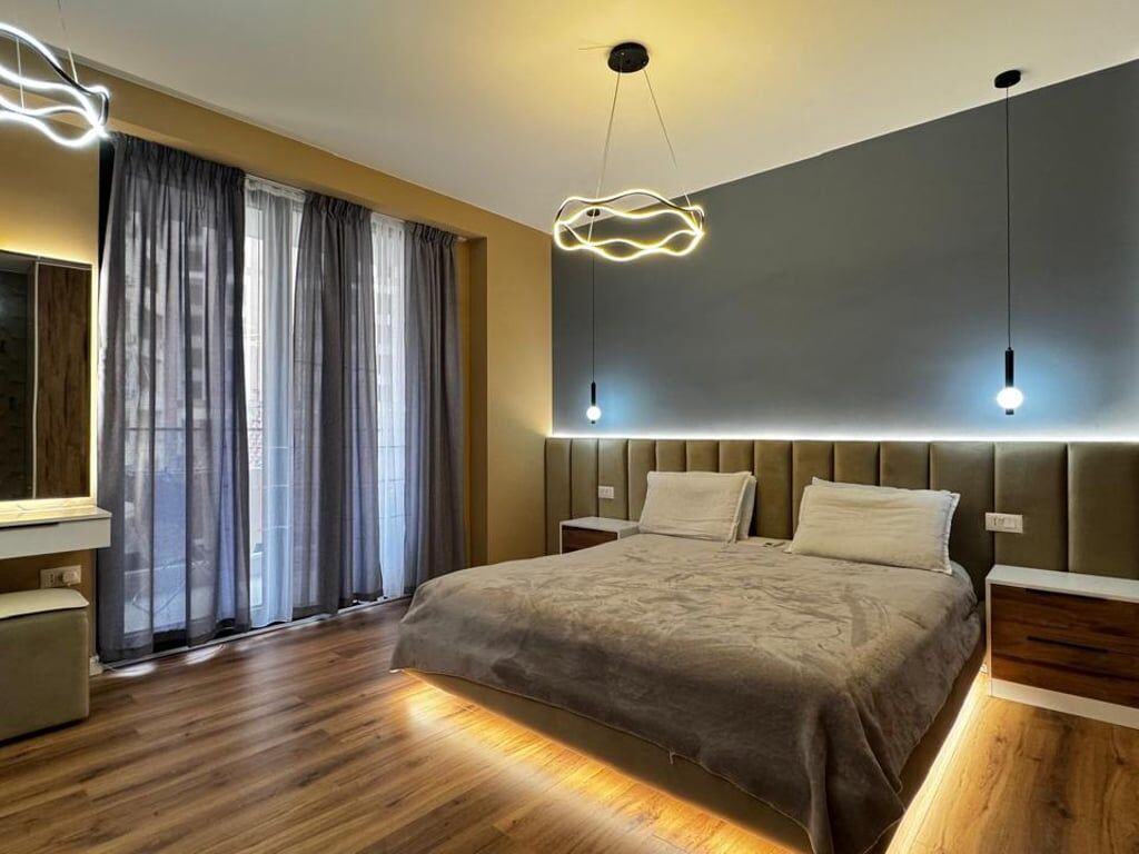 Jepet me qera apartament 2+1 Te Ish Fusha e Aviacionit 750 euro