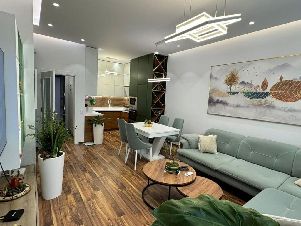A 1+1 apartment is for rent at Rruga e Kavaj Square for 800 euros.