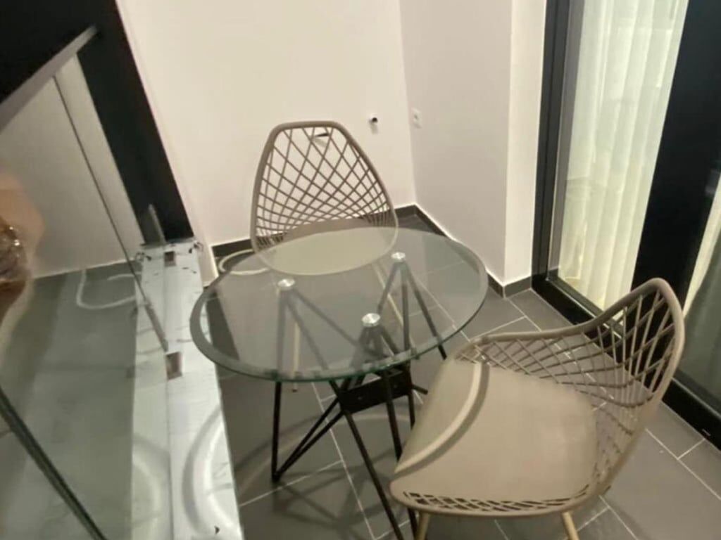 A 1+1 apartment is for rent at Rruga e Kavaj Square for 800 euros.