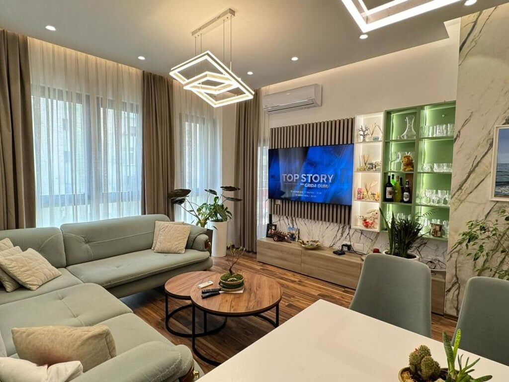 A 1+1 apartment is for rent at Rruga e Kavaj Square for 800 euros.