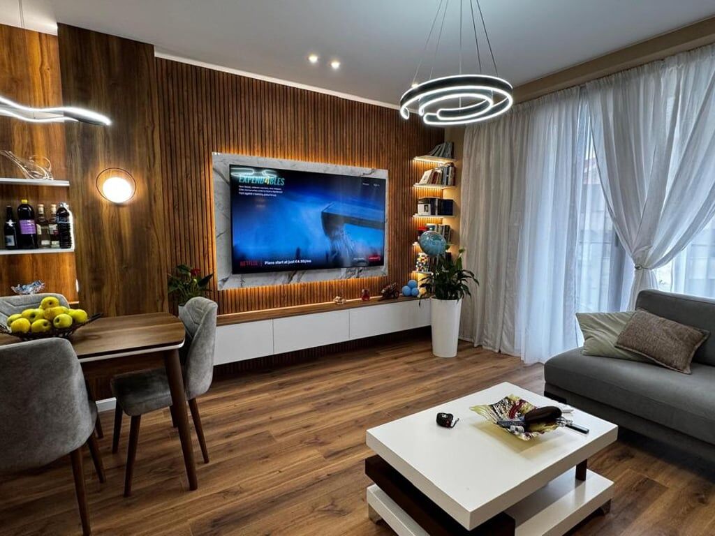 Jepet me qera apartament 2+1 Te Ish Fusha e Aviacionit 750 euro