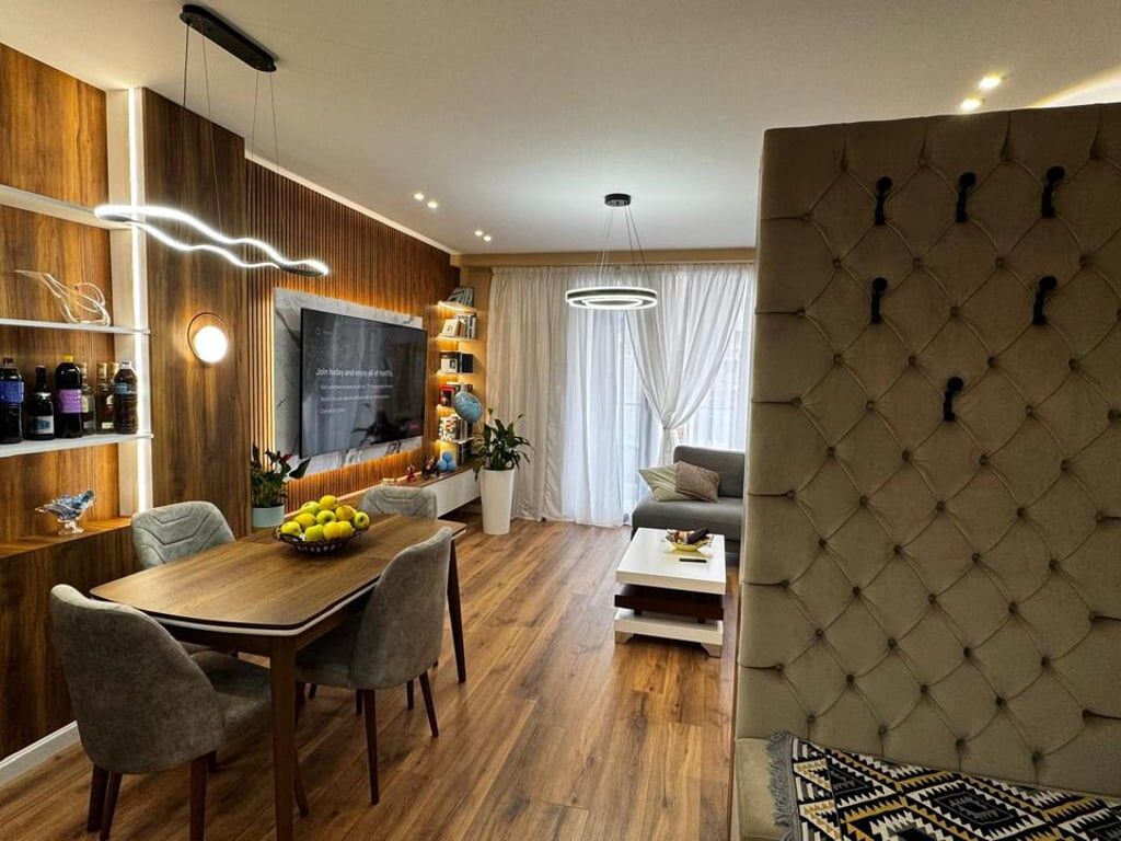 Jepet me qera apartament 2+1 Te Ish Fusha e Aviacionit 750 euro
