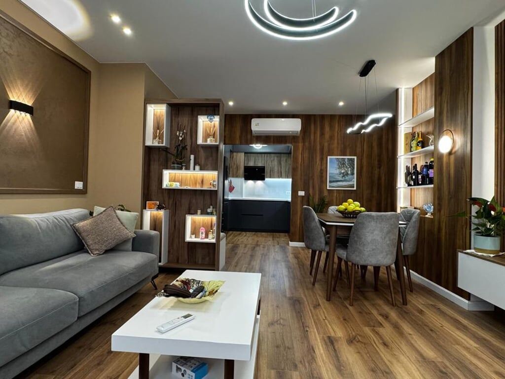 Jepet me qera apartament 2+1 Te Ish Fusha e Aviacionit 750 euro