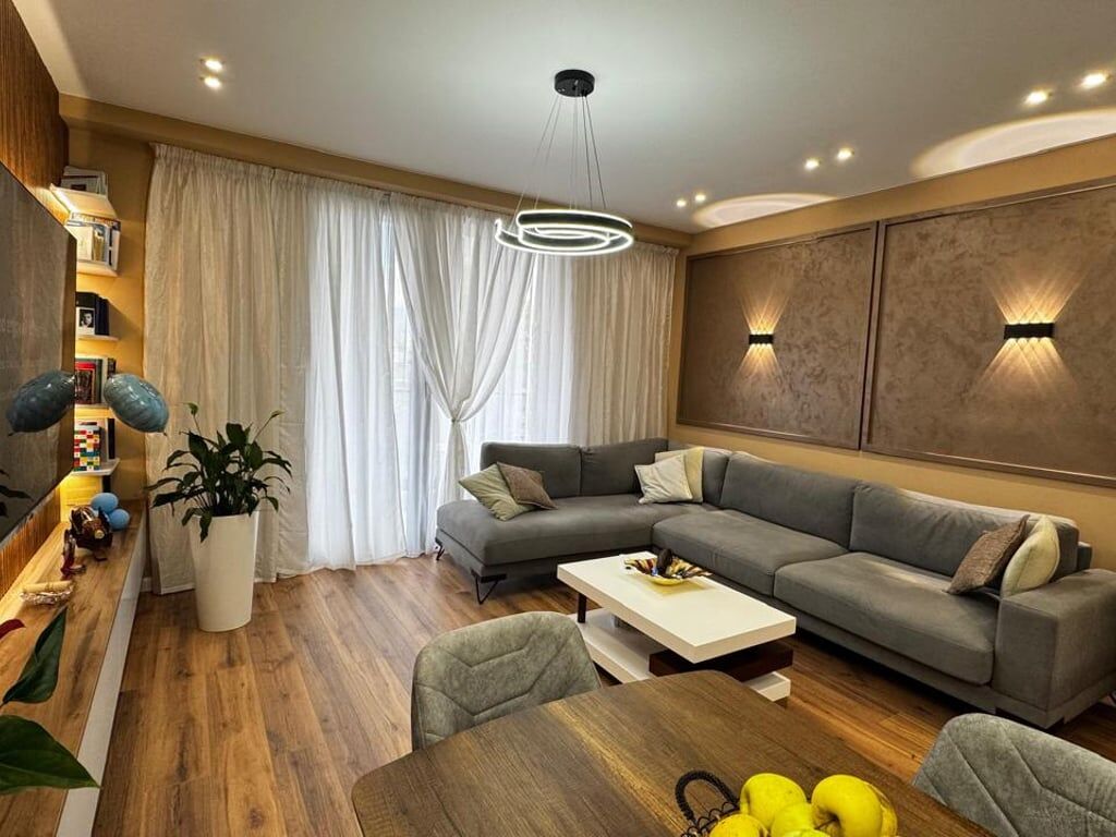 Jepet me qera apartament 2+1 Te Ish Fusha e Aviacionit 750 euro