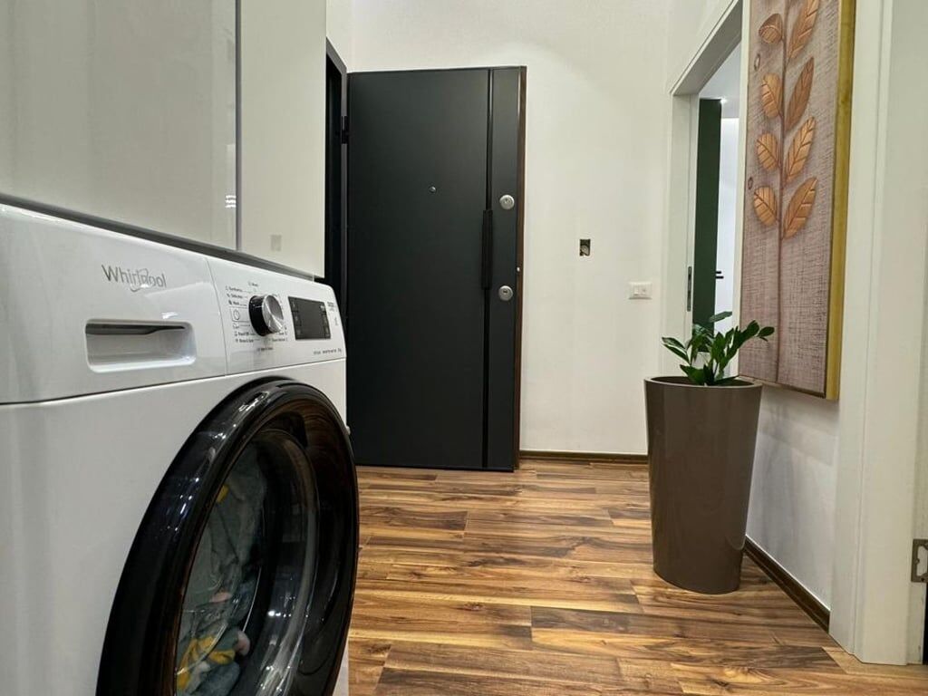 A 1+1 apartment is for rent at Rruga e Kavaj Square for 800 euros.