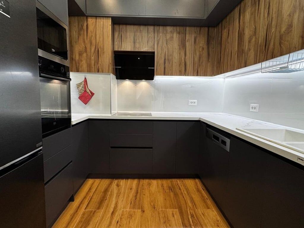 Jepet me qera apartament 2+1 Te Ish Fusha e Aviacionit 750 euro