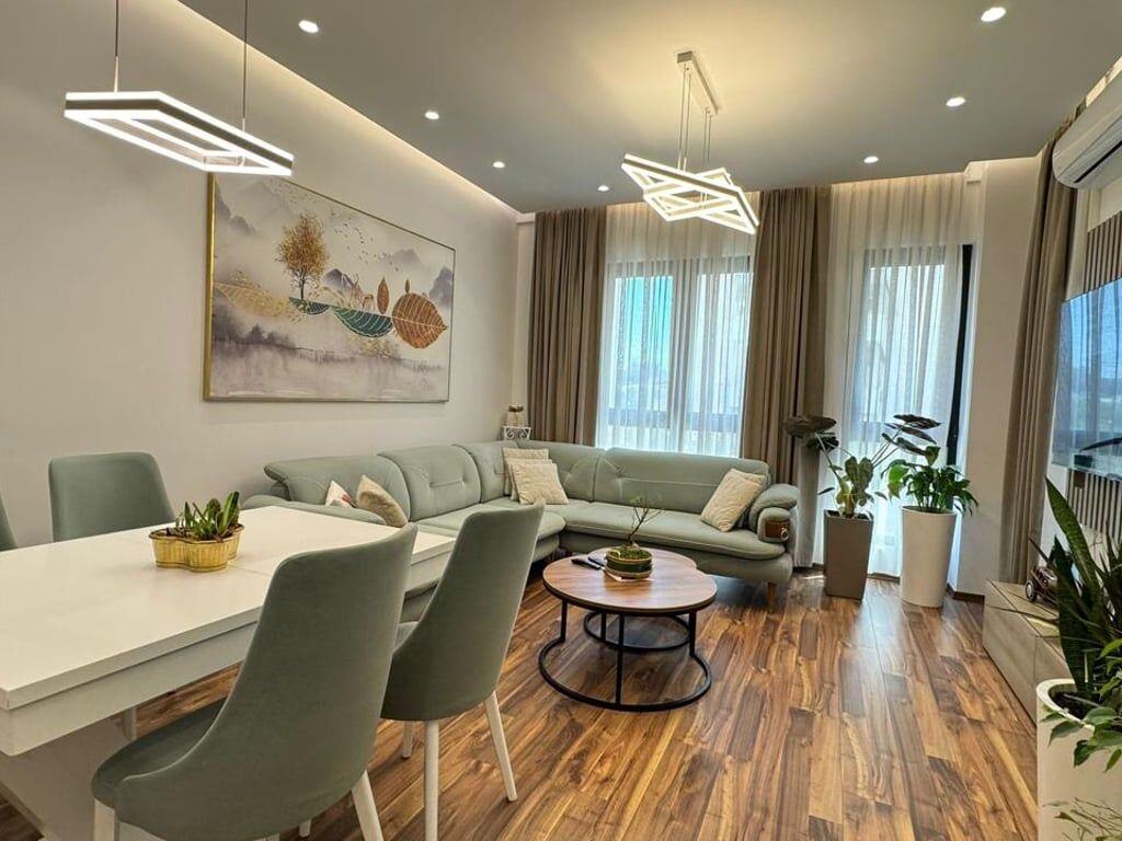 A 1+1 apartment is for rent at Rruga e Kavaj Square for 800 euros.