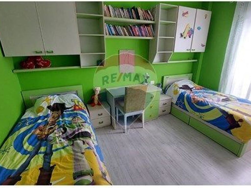 A 2+1+2 apartment is available for rent on Elbasan Street.