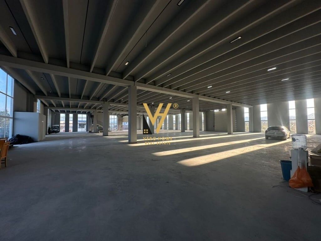 A BUSINESS YEAR IS RENTED AT TIRANA AIRPORT FOR 36,000 EUROS.