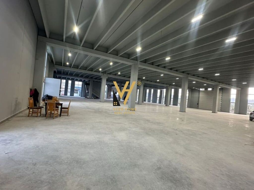 A BUSINESS YEAR IS RENTED AT TIRANA AIRPORT FOR 36,000 EUROS.