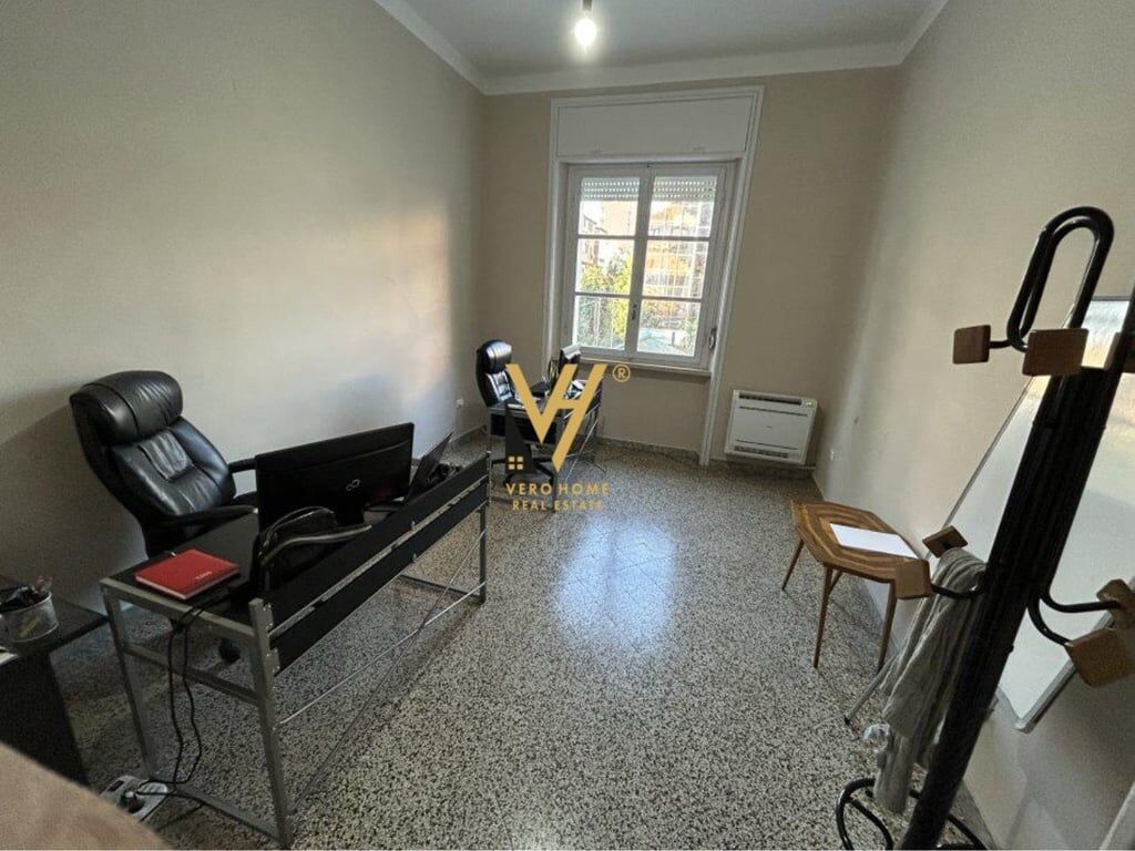 JEPET ZYRE 127 M2 ME QERA TE STADIUMI DINAMO 1.000 EURO