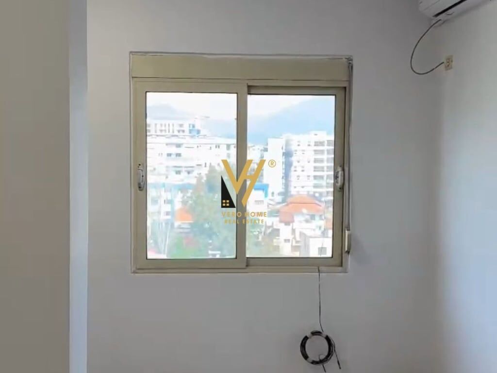 JEPET ZYRE 90M2 ME QERA TE KOMUNA E PARISIT 700 EURO