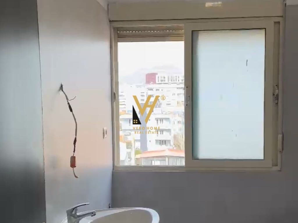JEPET ZYRE 90M2 ME QERA TE KOMUNA E PARISIT 700 EURO