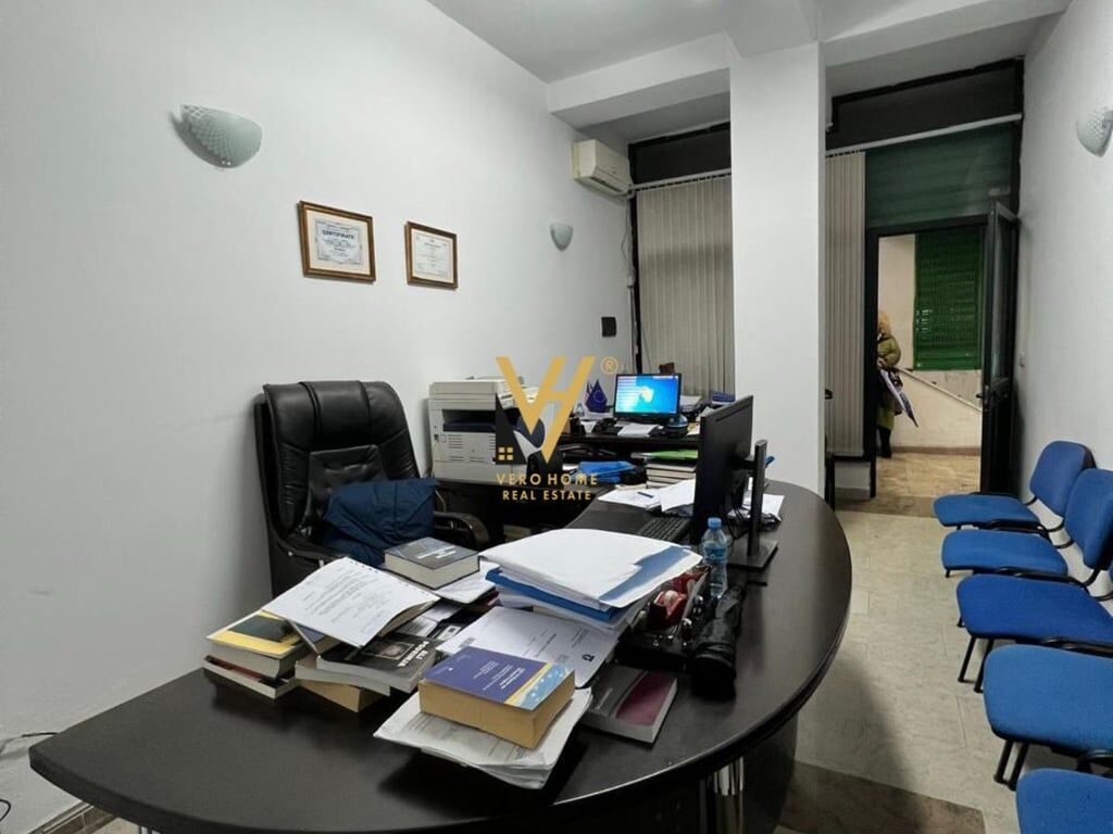 BUSINESS SPACE FOR SALE 25M2 AT THE OLD EXHIBITION 52,000 EURO