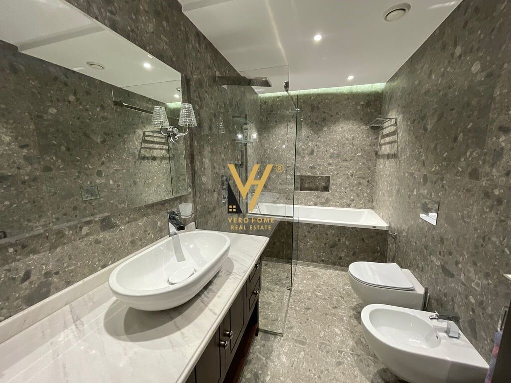 JEPET APARTAMENT 3+1+2+DY POSTA PARKIMI ME QERA TE KOPSHTI BOTANIK 1.500 EURO