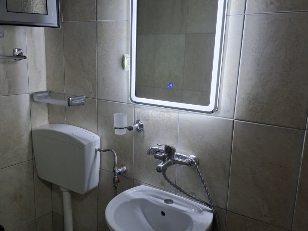 Affittasi monolocale in Via 21 Dicembre (Congresso di Lushnja)