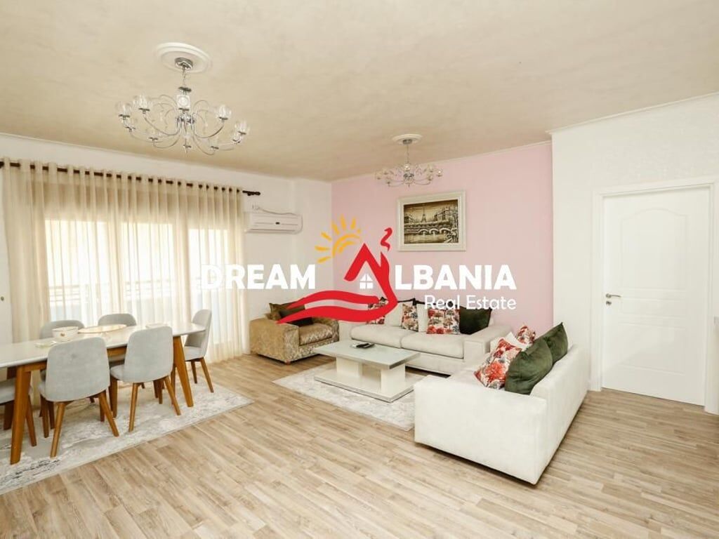 Vendesi Super Appartamento 3+1+2 in Centro, vicino ai 9 Piani a Tirana (ID 4131385)