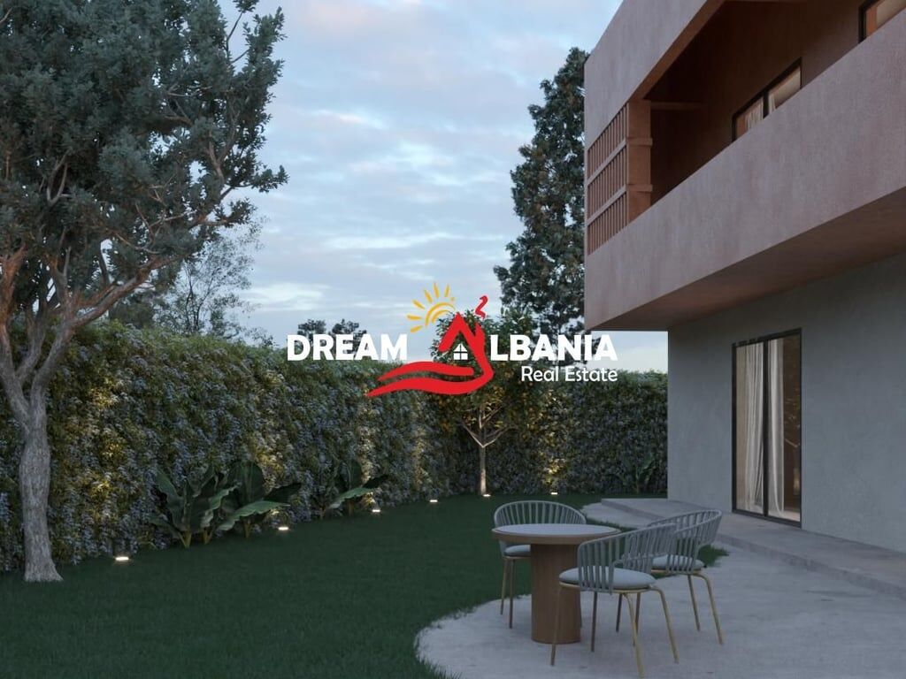 Two 2-story villas with a pool are for sale on the terrace at Gjiri i Lalezit (ID 4151108).
