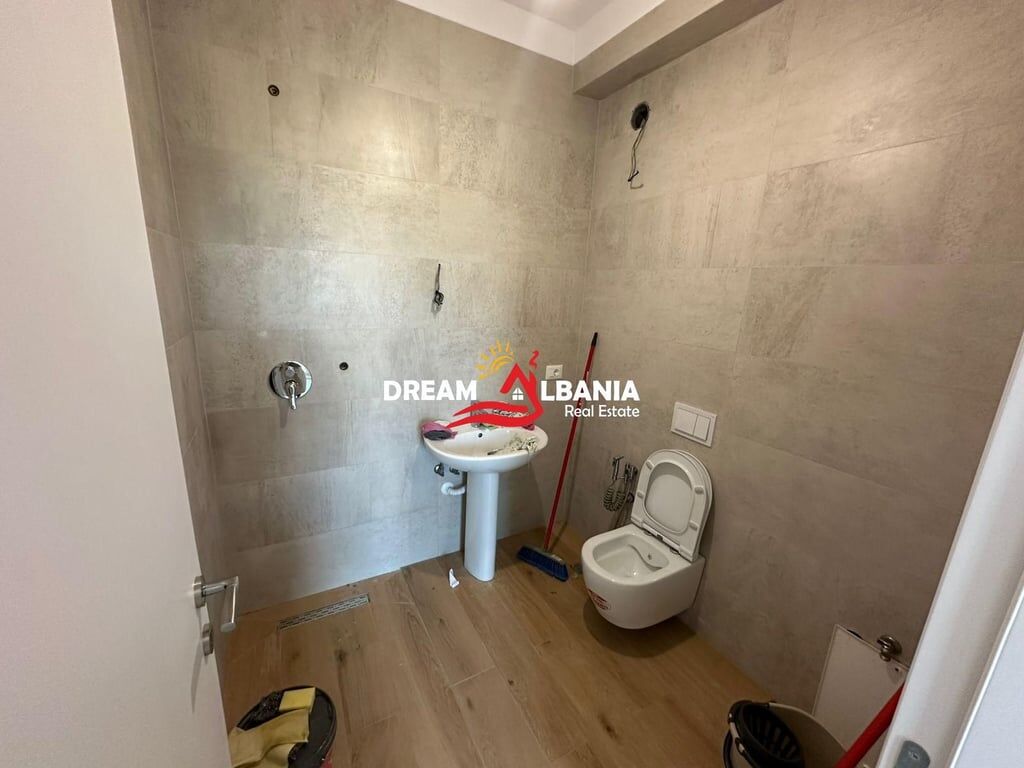 Jepet me qera apartament 2+1+2 per zyra ne Myslym Shyr prane gjimnazit Arben Broci (ID 42215019)
