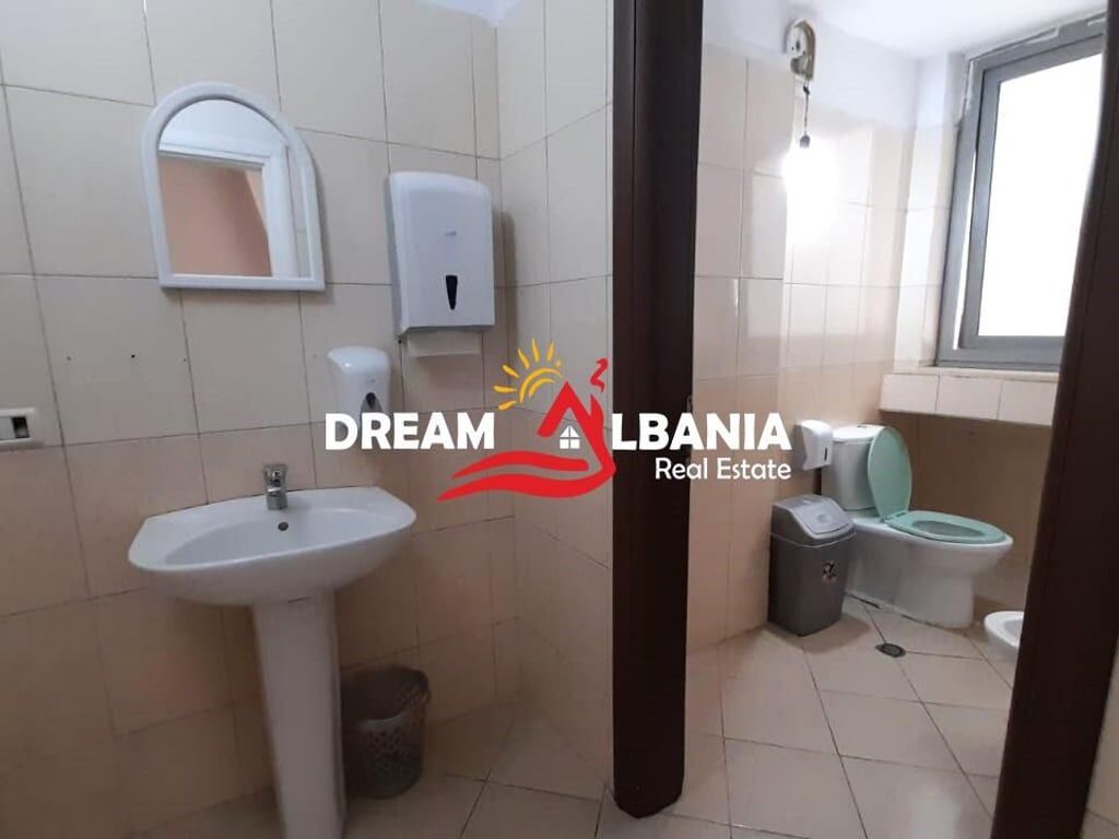 Ambjent per zyra me qera te Rruga e Kavajes prane Globe (ID 42611104).