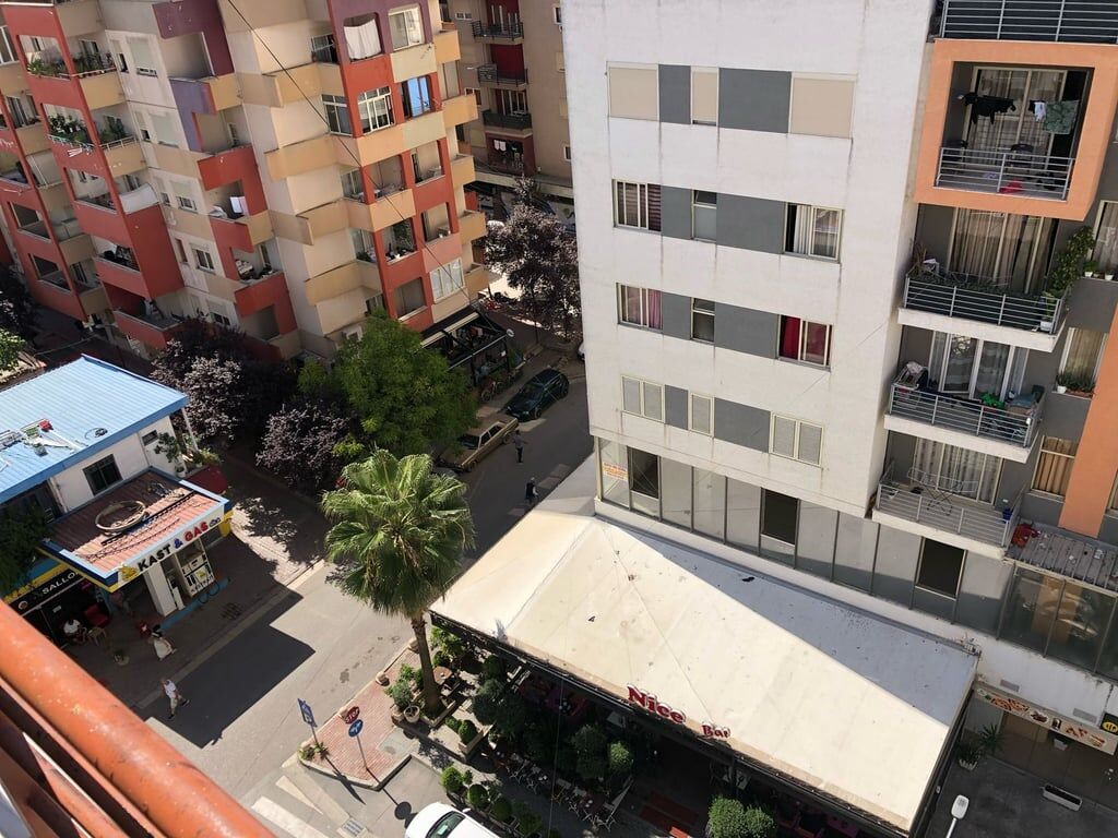 Jepet me  qera 2 +1 Astir  ( Kompleksi Molla ) 