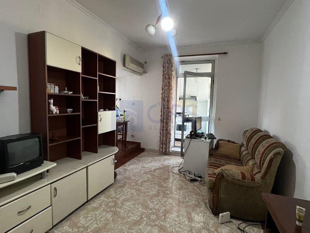 Affittasi appartamento 1+1 in Bllok a 45.000 lekë.