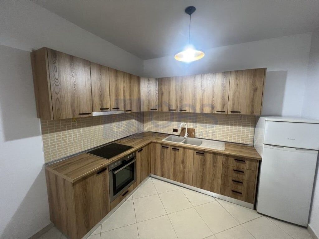 Jepet me Qera apartament 2+1 ne Astir