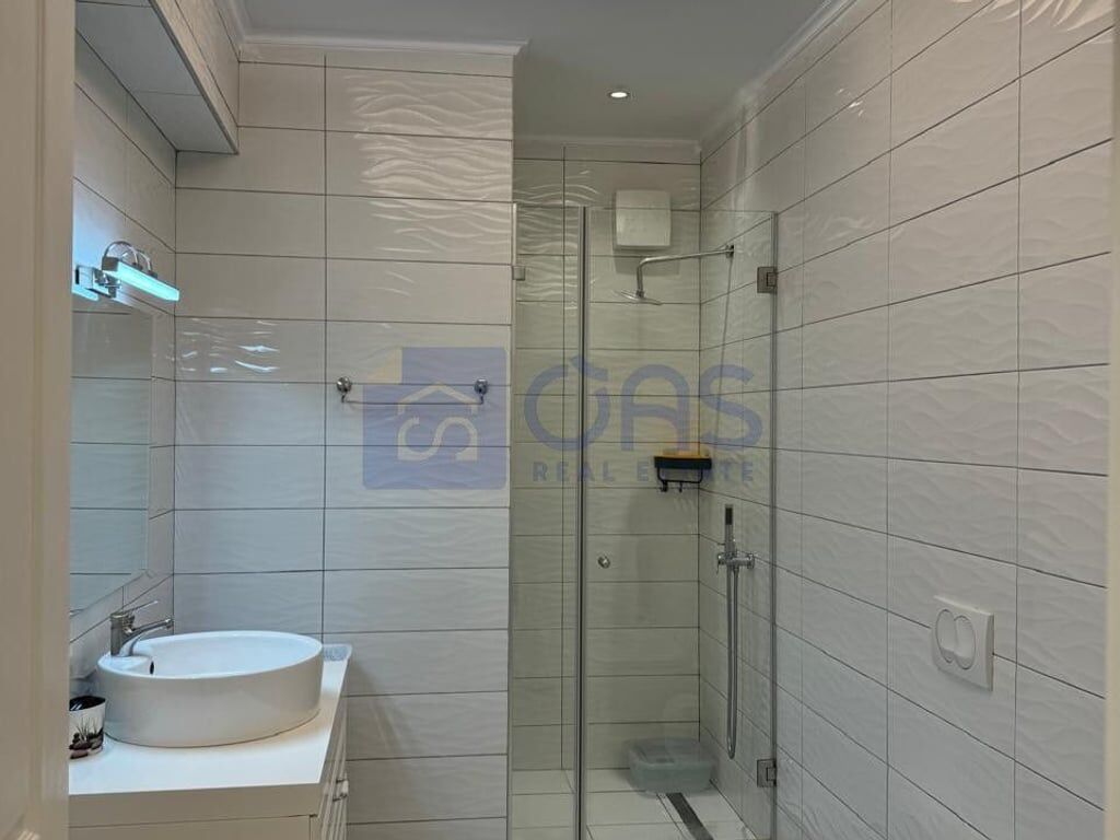 A 2+1 apartment is for rent on Kavaja Street for 600 euros.