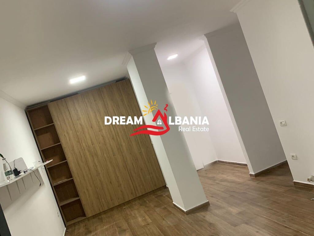 Ufficio in affitto a Myslym Shyr, vicino al mercato CAM a Tirana (ID 42611299)
