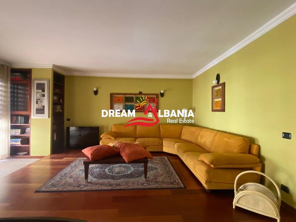 Apartament 2+1+2 WC + Kuzhine me Vete me Qera tek Pazari i Ri, Rruga Hoxha Tahsim ne Tirane (ID 42215252)