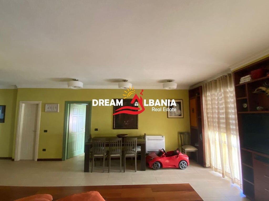 Apartament 2+1+2 WC + Kuzhine me Vete me Qera tek Pazari i Ri, Rruga Hoxha Tahsim ne Tirane (ID 42215252)