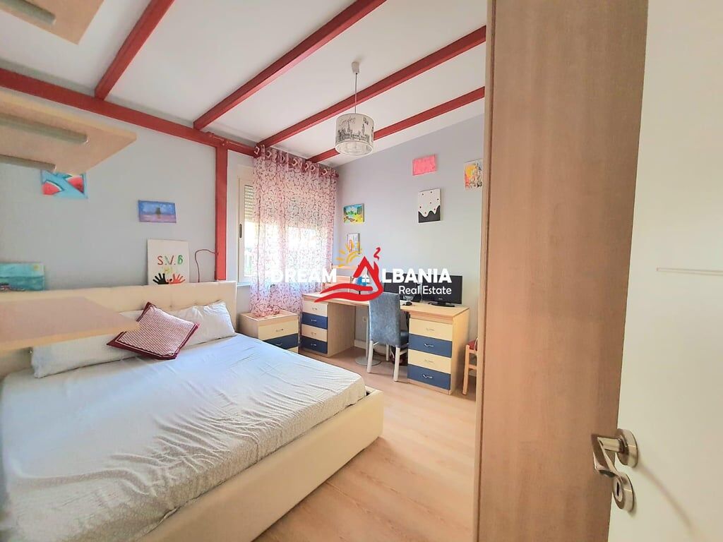 Apartment for rent 3+1 with parking space, on Barrikadave Street near the Lidhja e Prizrenit school in Tirana (ID 4231321)