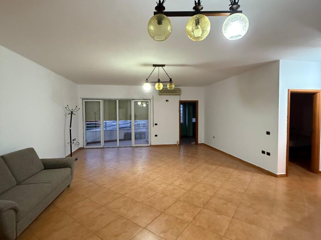 Shitet Apartament 3+1+2 Bosh Tek Kodra e Diellit