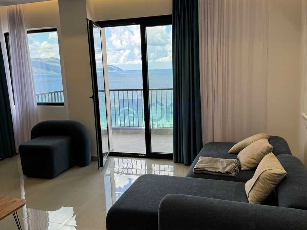 Vendesi super appartamento 2+1 con vista mare a Valona.