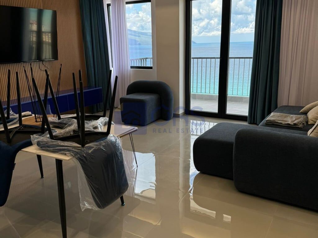 Vendesi super appartamento 2+1 con vista mare a Valona.