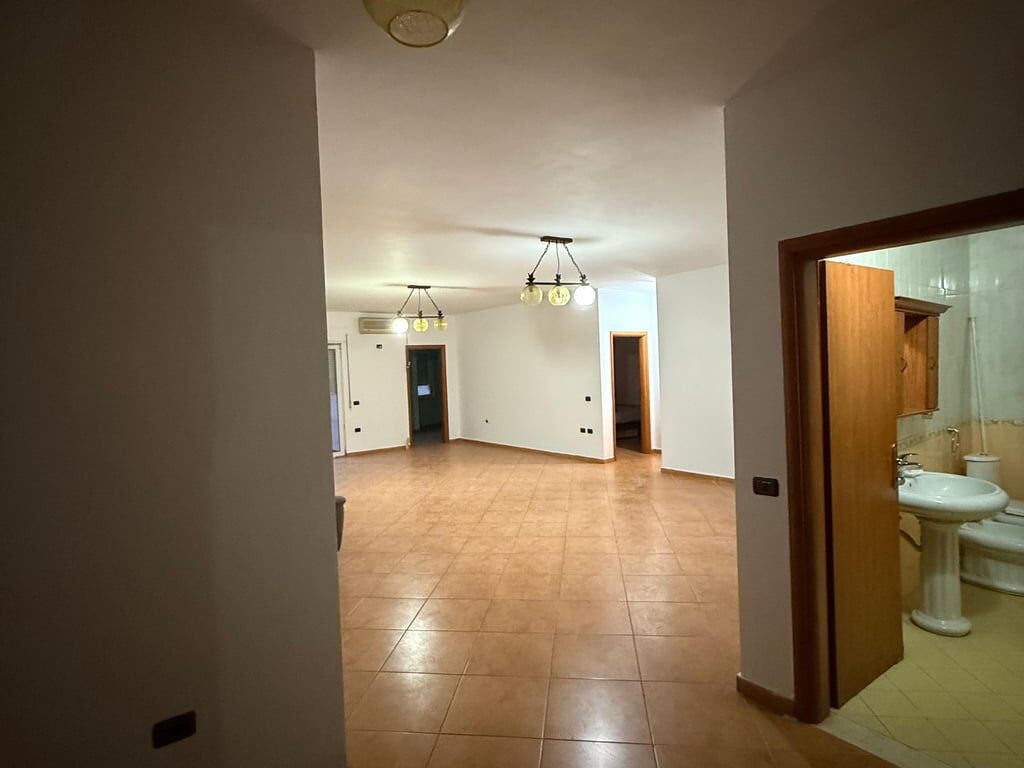 Shitet Apartament 3+1+2 Bosh Tek Kodra e Diellit