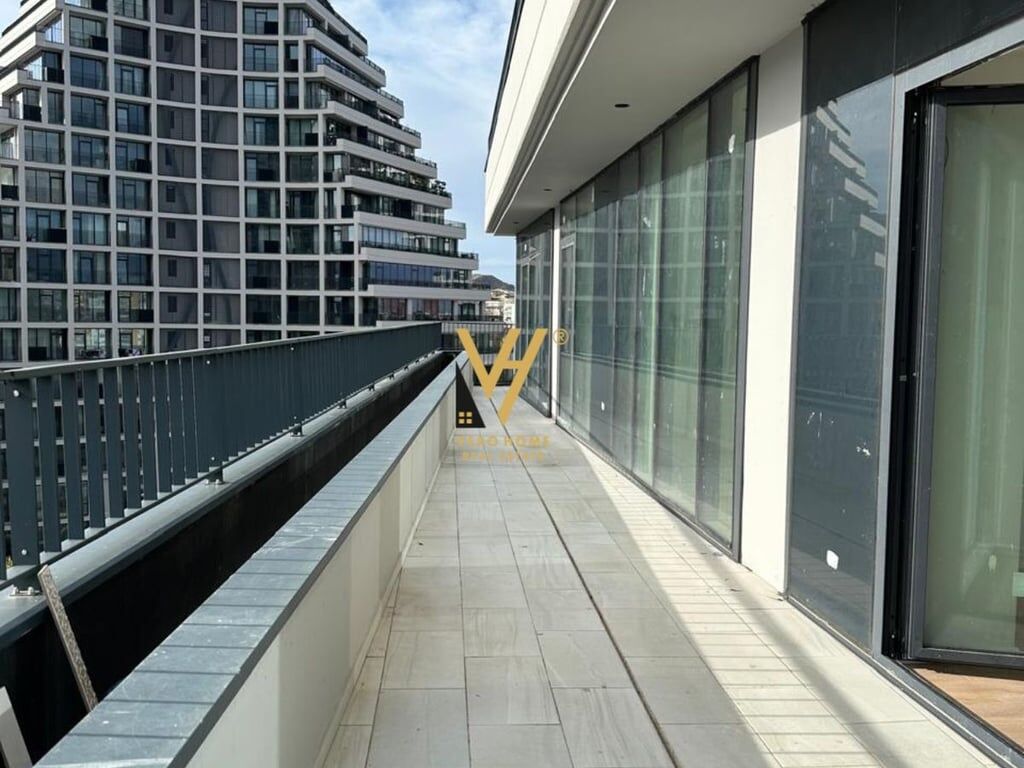 JEPET ZYRE 200 M2 ME QERA TE LAKE VIEW 2.500 EURO