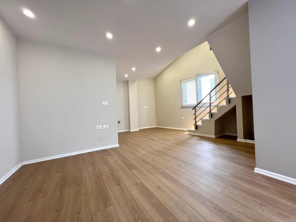 DUPLEX FOR SALE IN FRESK + CAR PARK