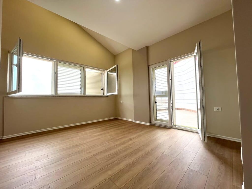 DUPLEX FOR SALE IN FRESK + CAR PARK