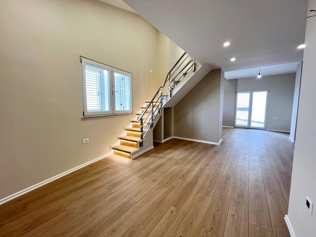 DUPLEX FOR SALE IN FRESK + CAR PARK