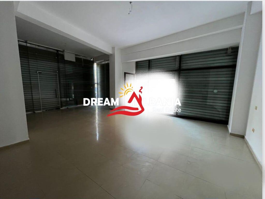 Negozio/Ambiente Commerciale in affitto ad Astir, vicino a Nela 6 (ID 42711101)