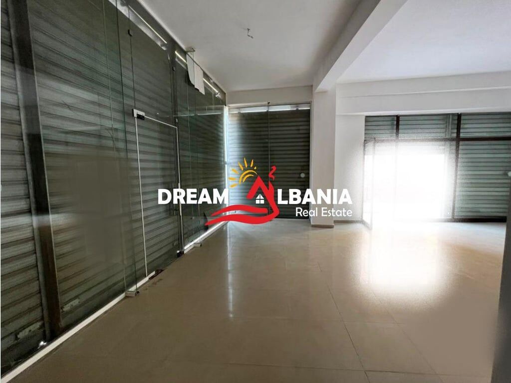 Negozio/Ambiente Commerciale in affitto ad Astir, vicino a Nela 6 (ID 42711101)