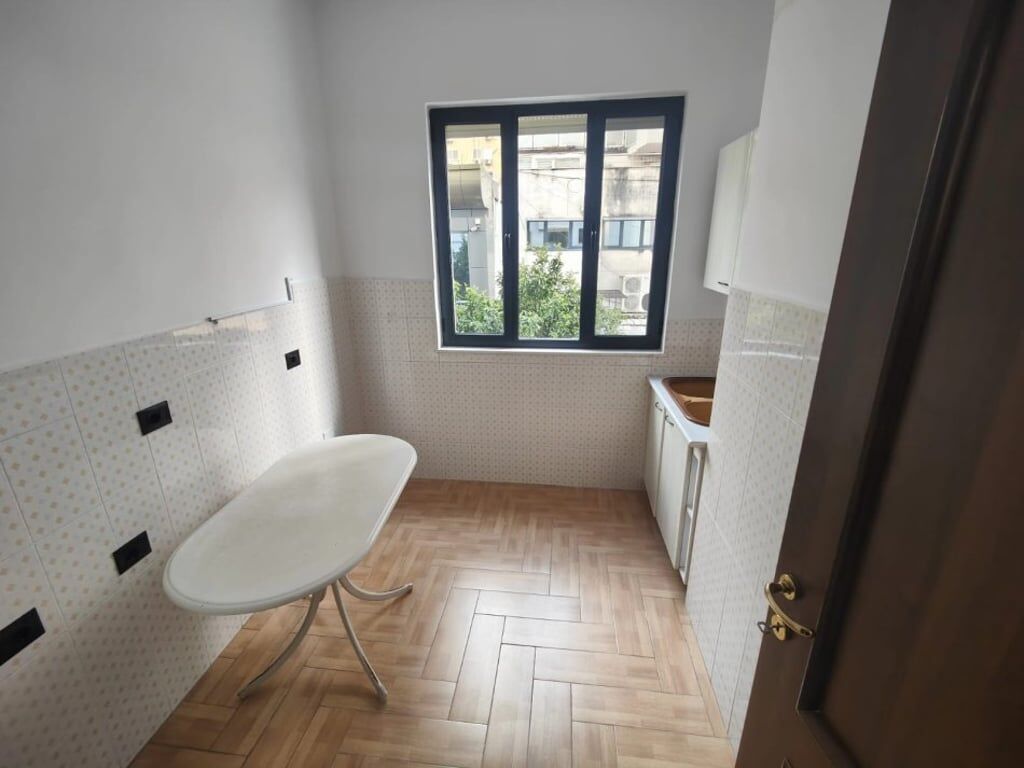 Zyre me qira ne Bllok 1000 euro