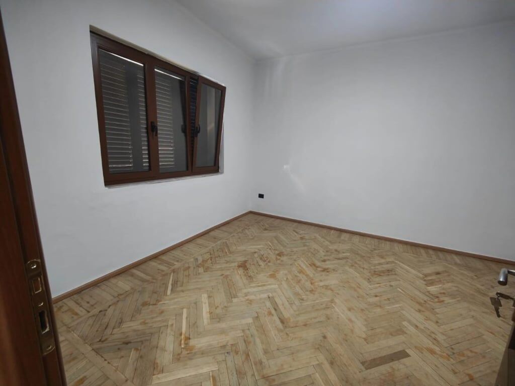 Zyre me qira ne Bllok 1000 euro