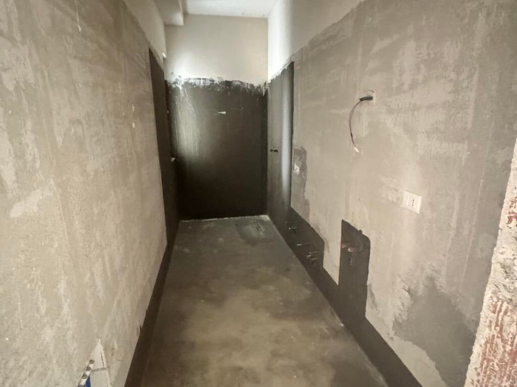 AFFITTIAMO UN AMBIENTE PER UFFICIO 2+1+2, 125M2 IN FUSHA E AVIACIONIT