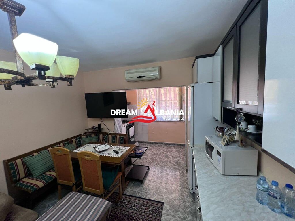 2+1 apartment for rent at Pazari i Ri, near "Shkolla e Kuqe" in Tirana (ID 42215255)
