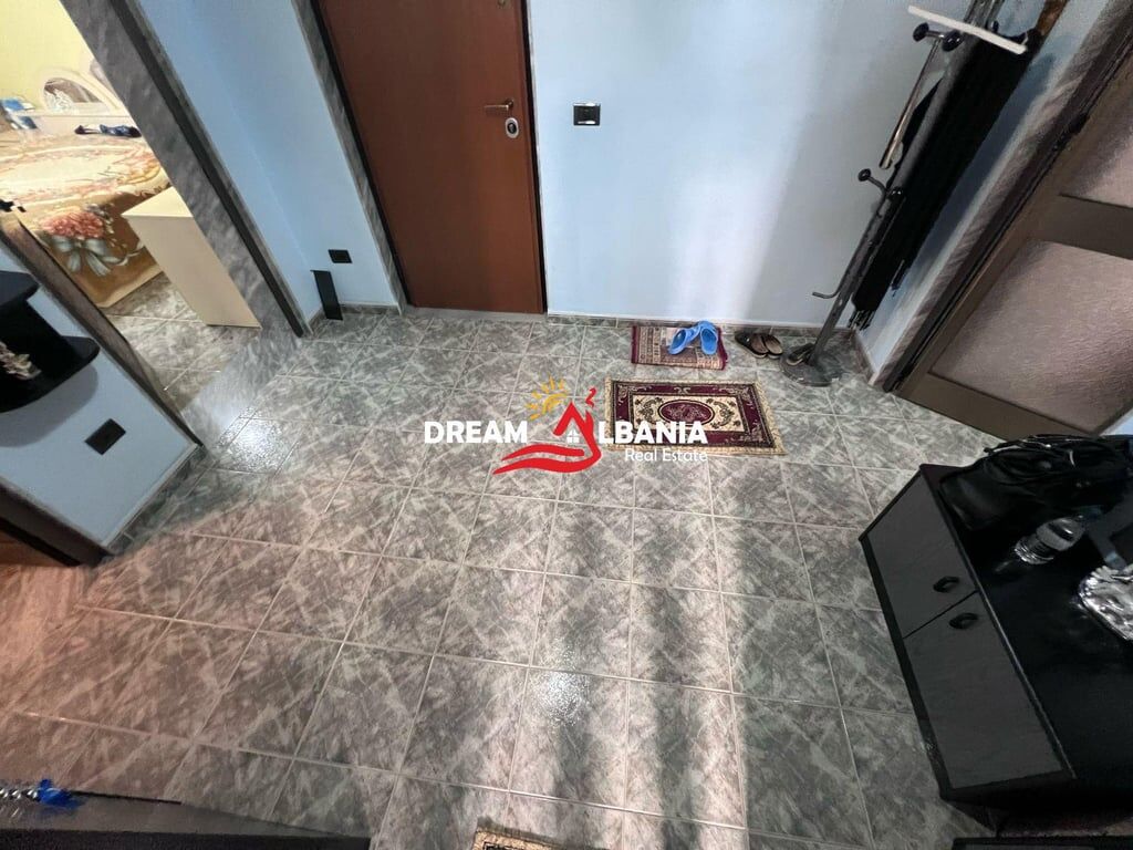 2+1 apartment for rent at Pazari i Ri, near "Shkolla e Kuqe" in Tirana (ID 42215255)