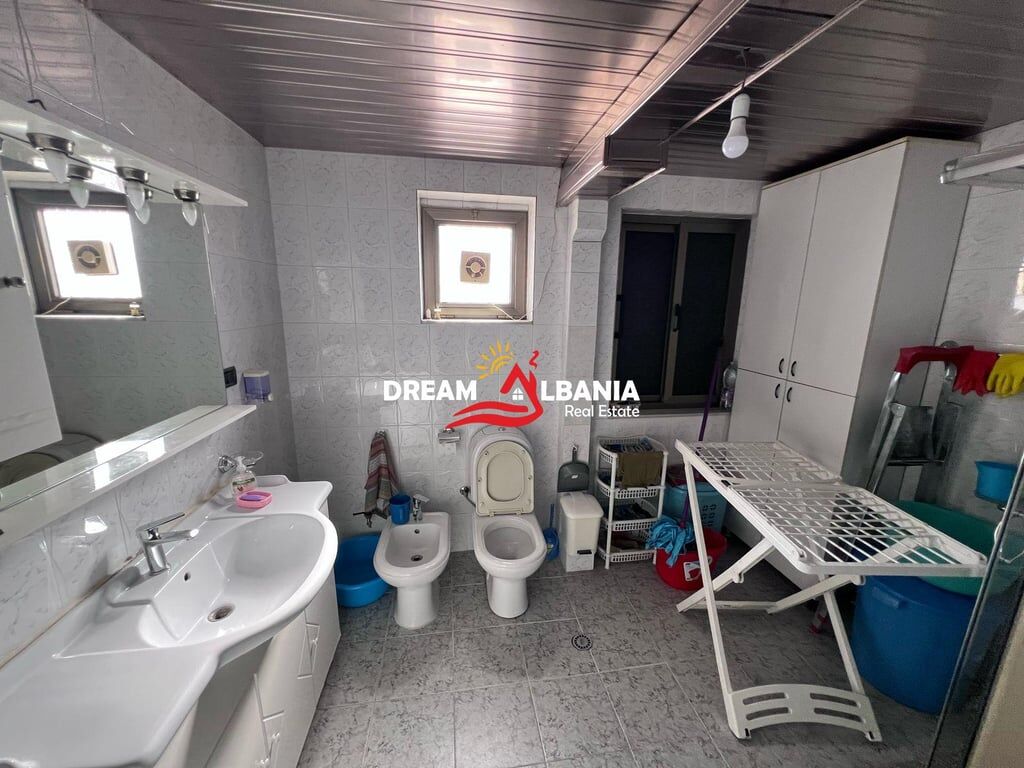 2+1 apartment for rent at Pazari i Ri, near "Shkolla e Kuqe" in Tirana (ID 42215255)